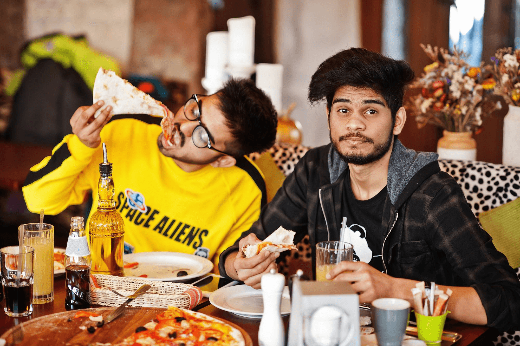 Friends Dining
